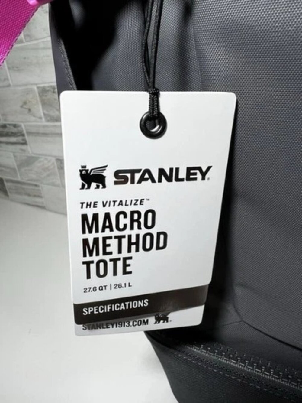 Stanley Vitalize Tote & 30 oz Quencher ProTour Flipstraw Tumbler HOT PINK Combo - Picture 5 of 8